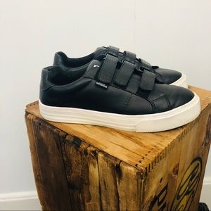 London Underground Black Sneakers Womens 9 Velcro